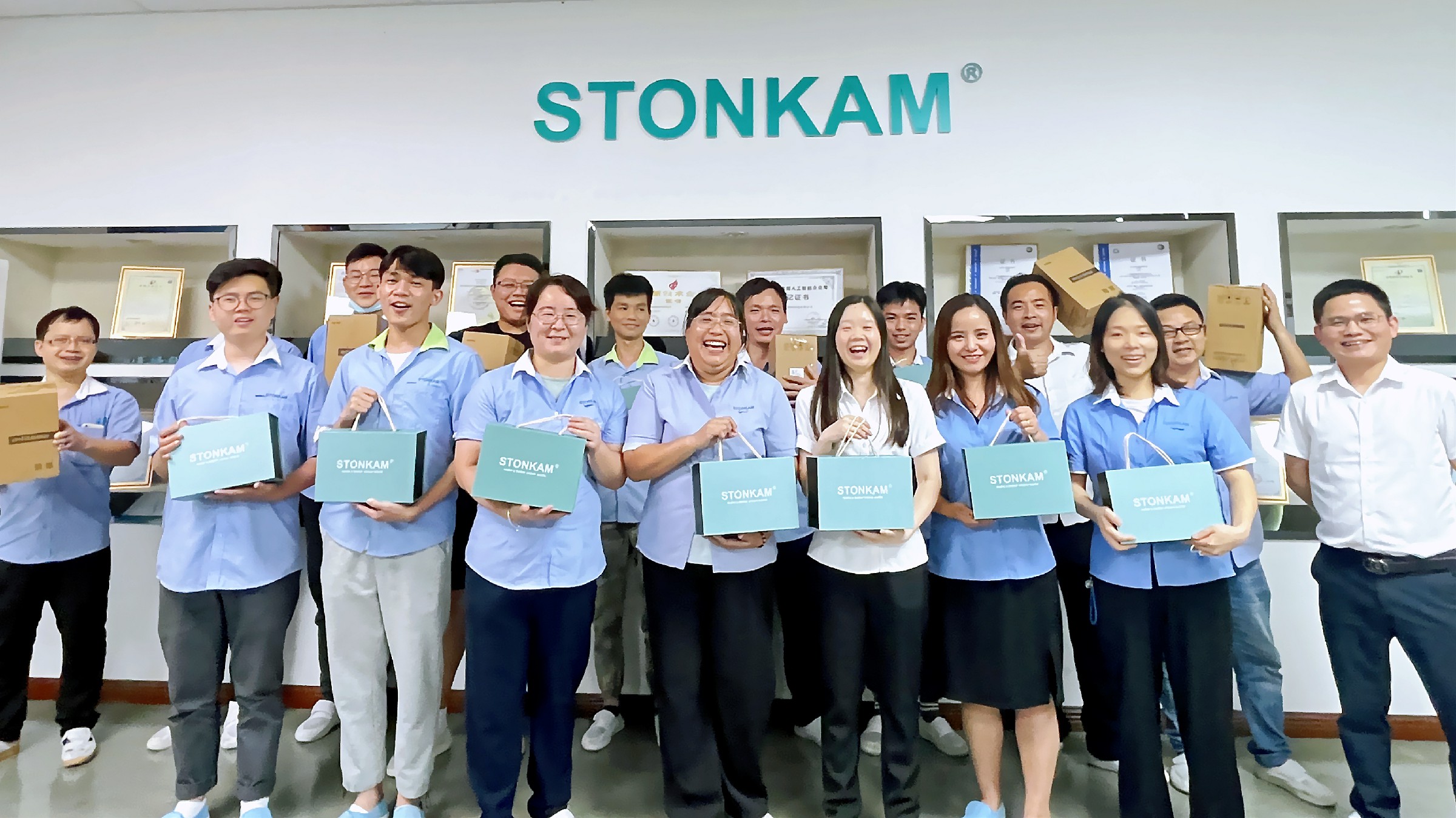 STOMKAM生産センター心温まる誕生日会が再開された！
